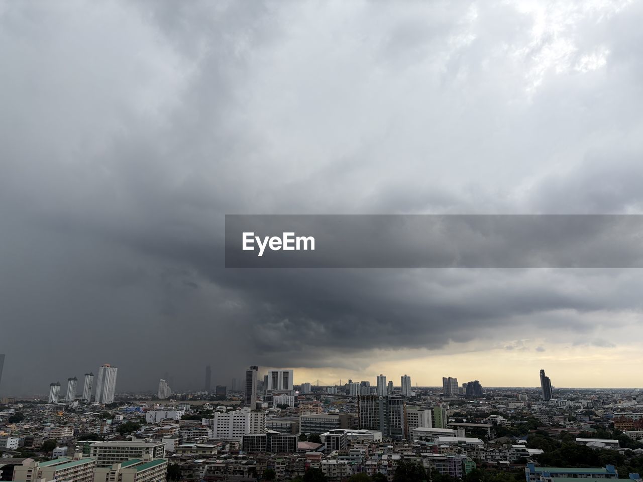 architecture, city, cloud, sky, building exterior, built structure, cityscape, building, horizon, storm, nature, landscape, storm cloud, urban skyline, dramatic sky, skyline, overcast, environment, residential district, office building exterior, city life, skyscraper, no people, urban area, travel destinations, outdoors, tower block, daytime, dusk, residential area, morning, cloudscape, thunderstorm, copy space