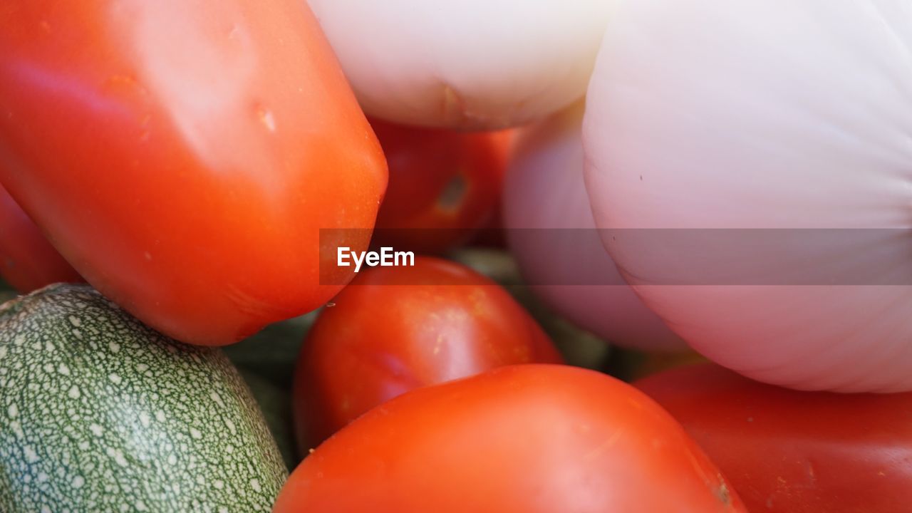 FULL FRAME SHOT OF RED TOMATOES