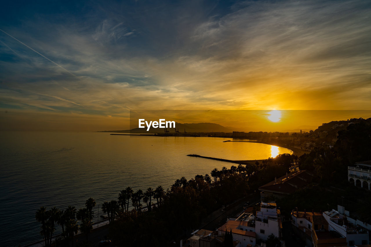 SCENIC VIEW OF SEA AGAINST SKY AT SUNSET