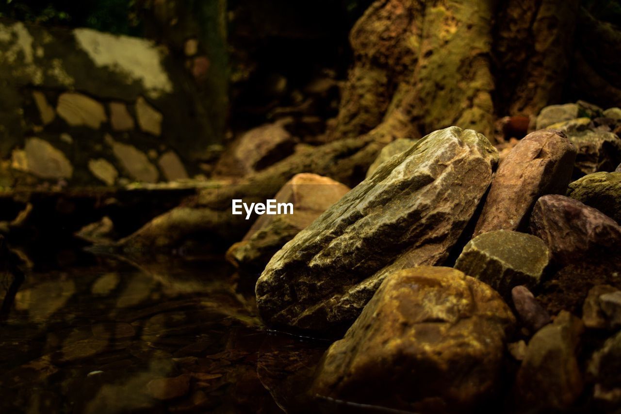 CLOSE-UP VIEW OF STONE