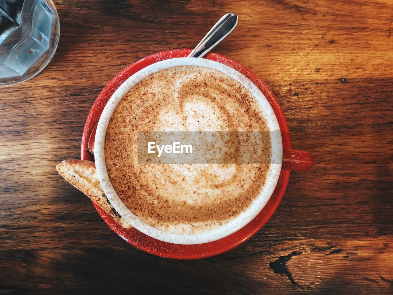 DIRECTLY ABOVE SHOT OF COFFEE CUP ON TABLE