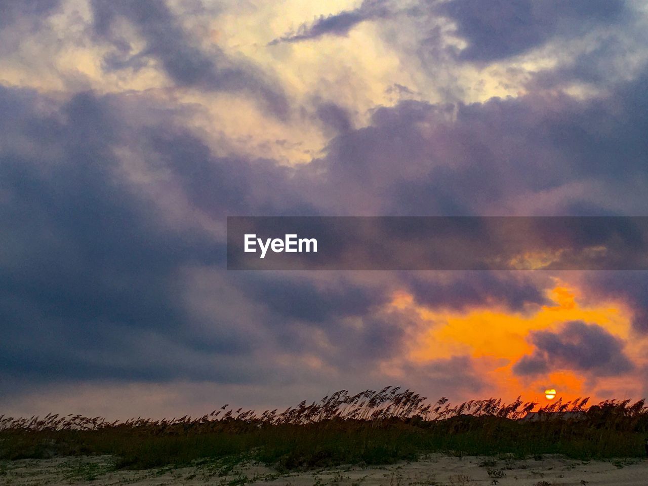 SCENIC VIEW OF DRAMATIC SKY OVER LANDSCAPE