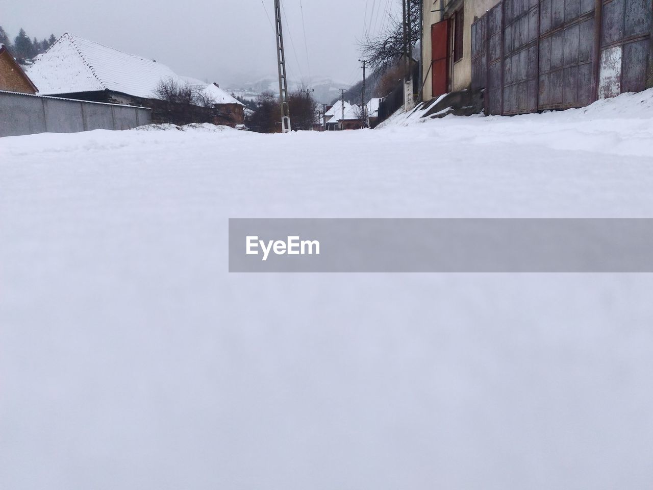 SNOW ON LANDSCAPE