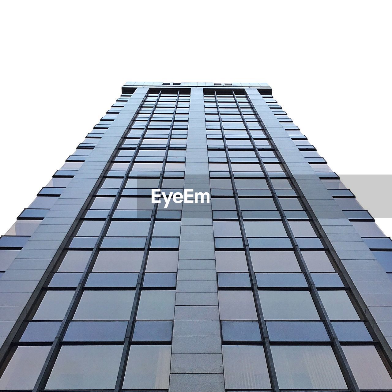 LOW ANGLE VIEW OF MODERN BUILDING AGAINST SKY