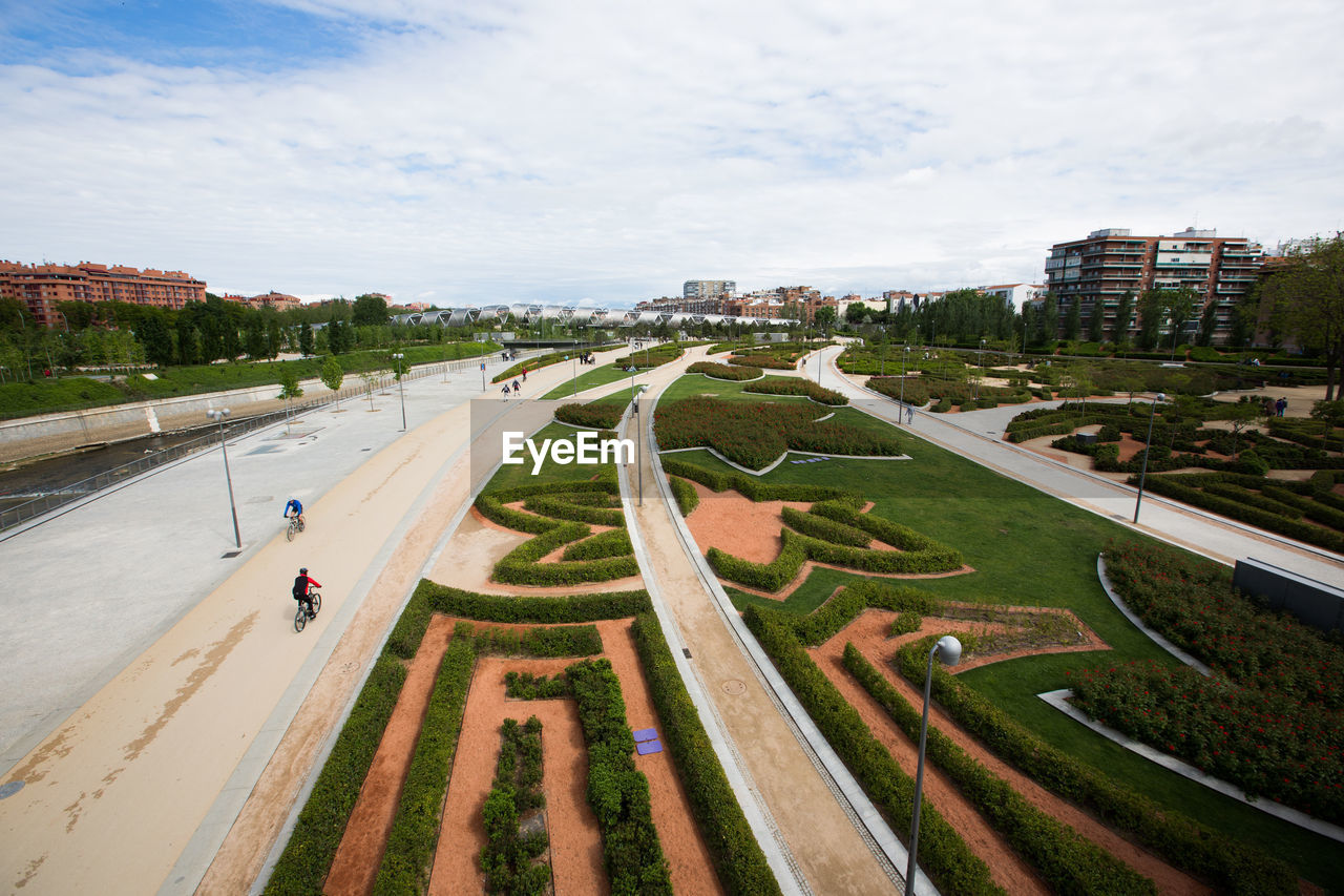 HIGH ANGLE VIEW OF CITY STREET AGAINST SKY