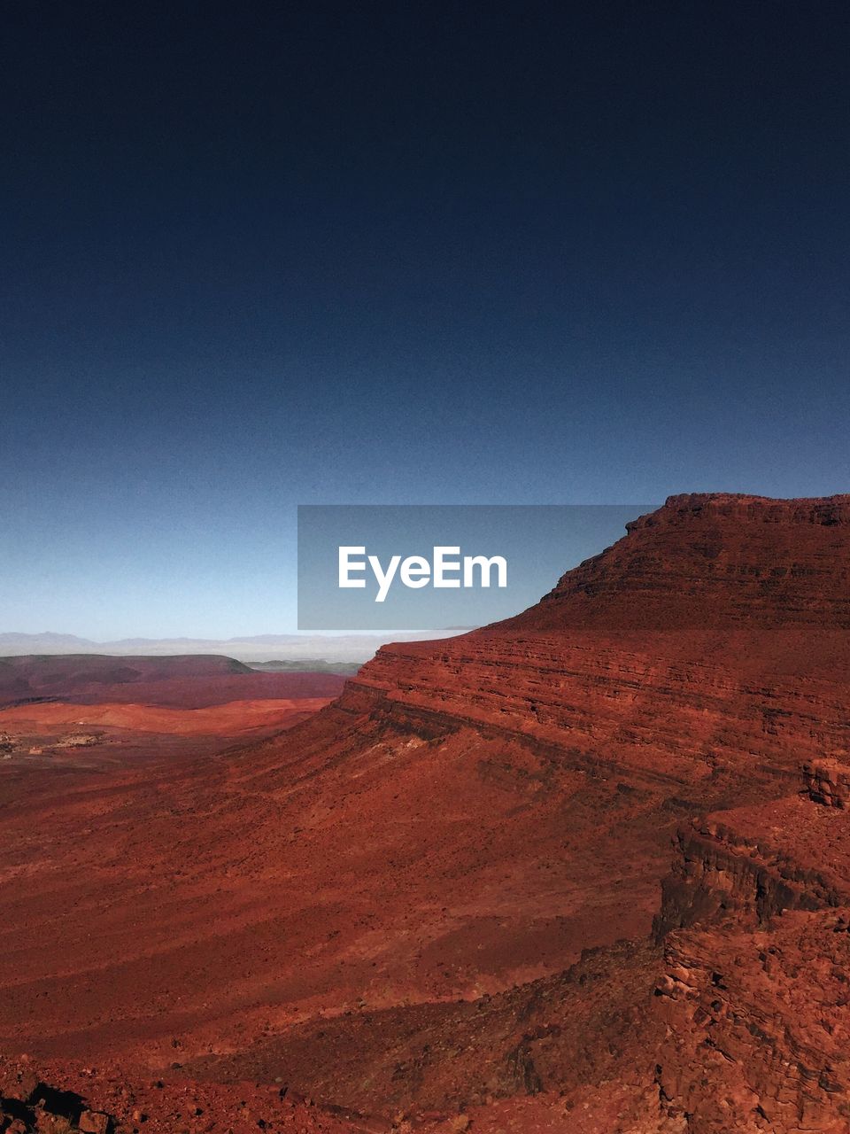 SCENIC VIEW OF ROCKY MOUNTAINS AGAINST CLEAR BLUE SKY