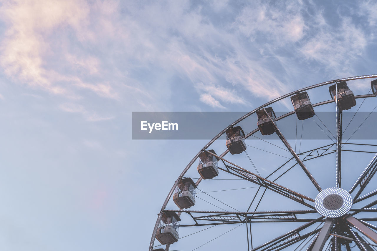 LOW ANGLE VIEW OF WHEEL AGAINST SKY