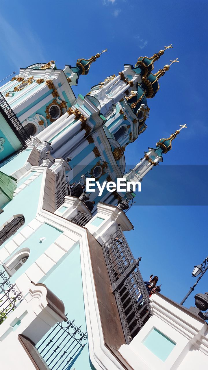 LOW ANGLE VIEW OF BUILDING AGAINST BLUE SKY