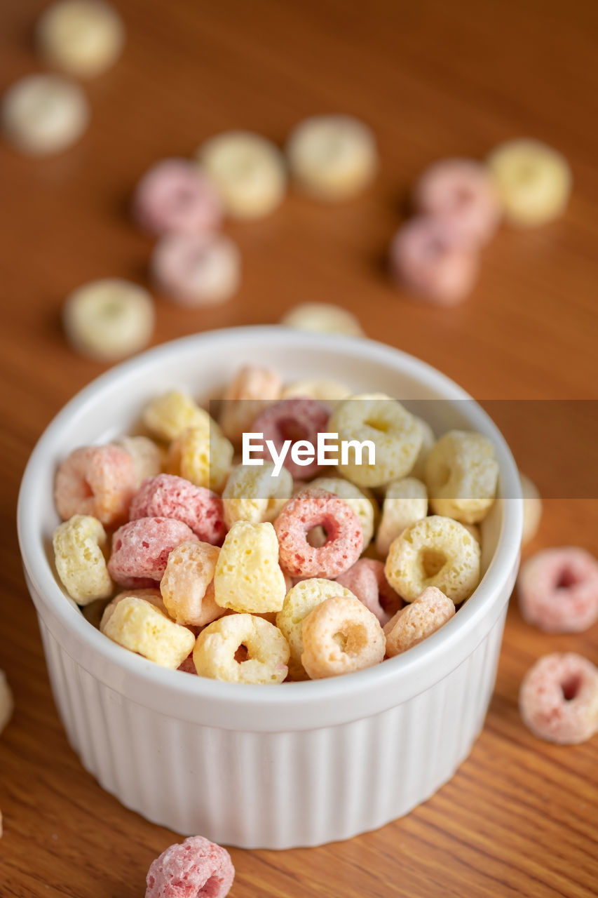 CLOSE-UP OF DESSERT IN BOWL ON TABLE