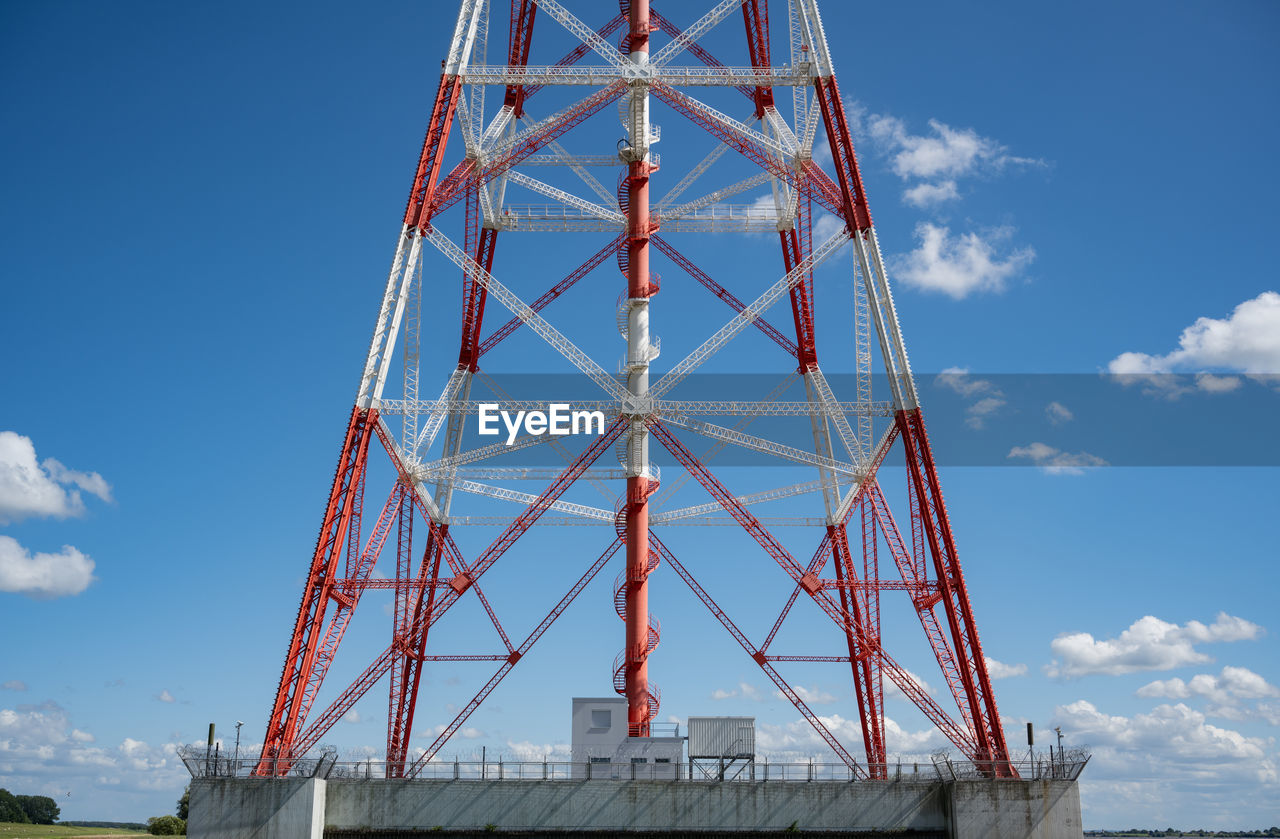 LOW ANGLE VIEW OF CRANES AGAINST SKY