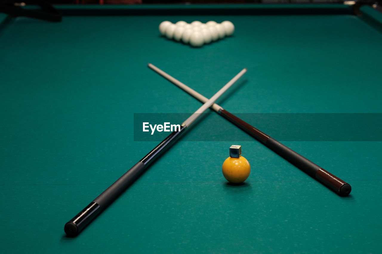 Balls on snooker table