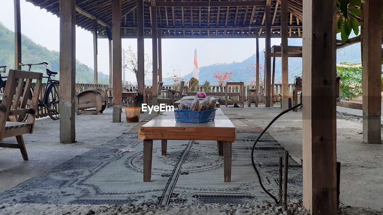 CHAIRS AND TABLES IN RESTAURANT