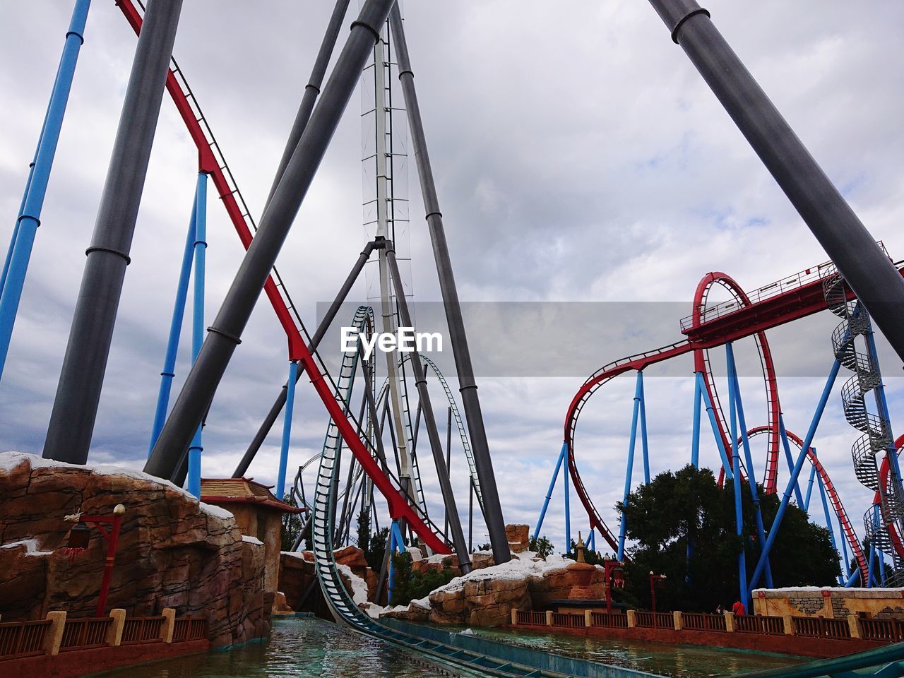 LOW ANGLE VIEW OF AMUSEMENT PARK AGAINST SKY