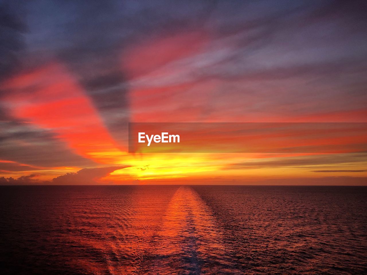 SCENIC VIEW OF SEA AGAINST ROMANTIC SKY