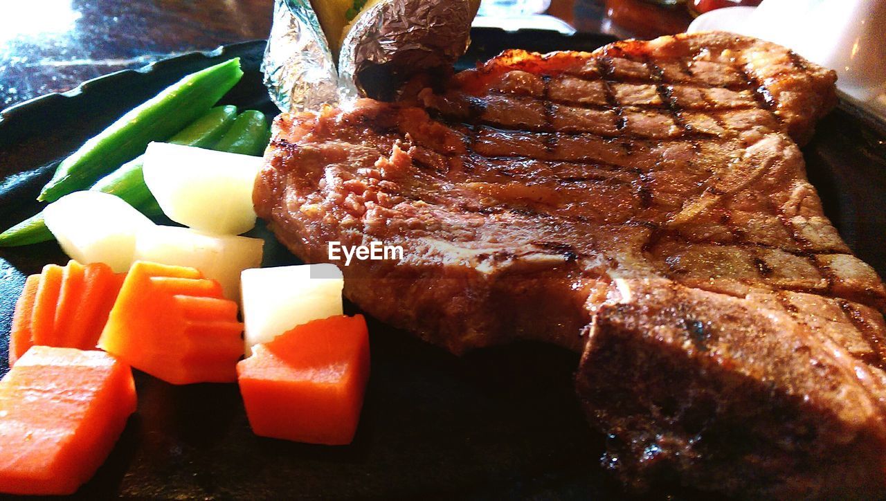 CLOSE-UP OF MEAL SERVED IN TRAY