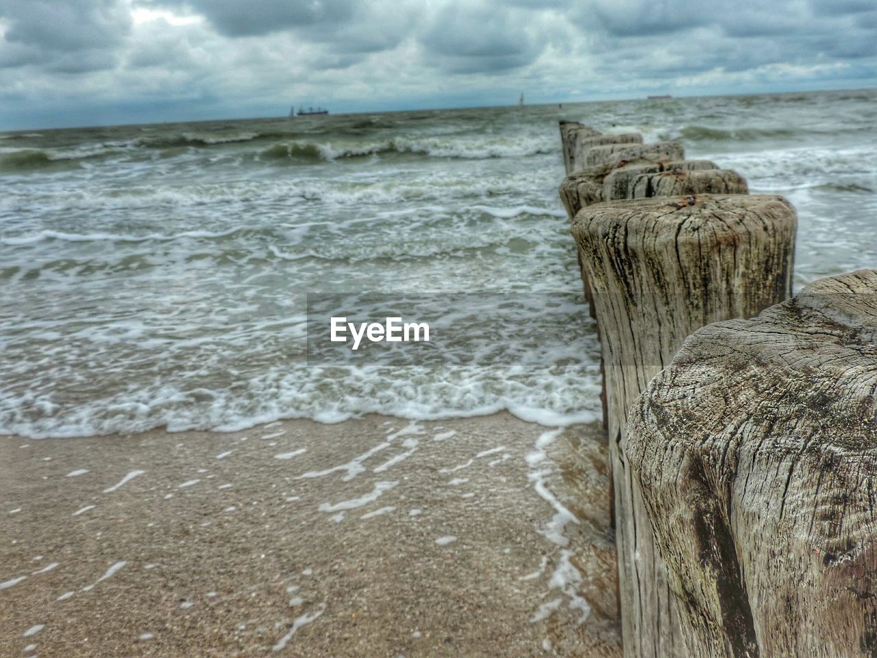 VIEW OF SEA AGAINST CLOUDY SKY