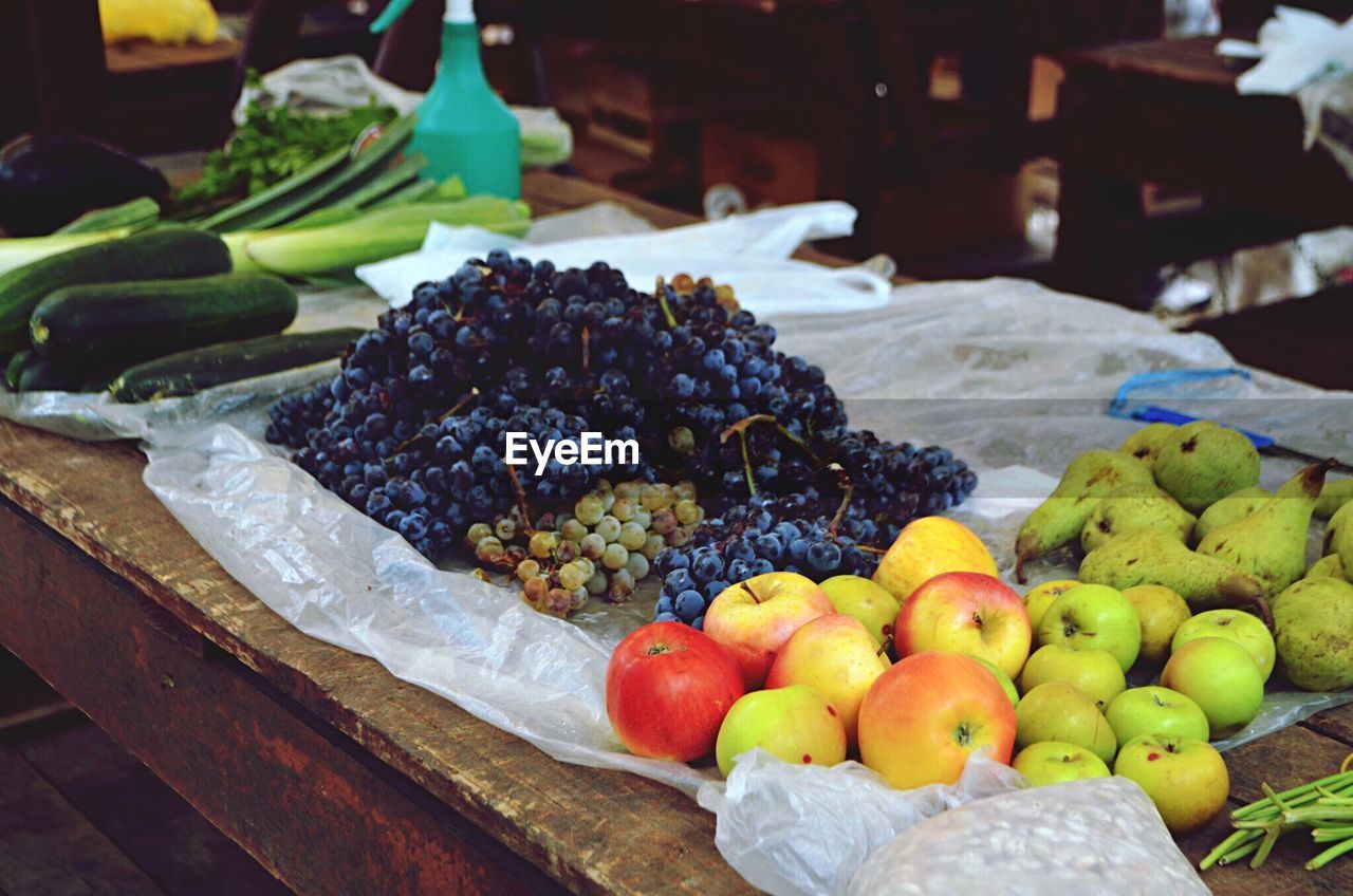 CLOSE-UP OF GRAPES FOR SALE IN MARKET