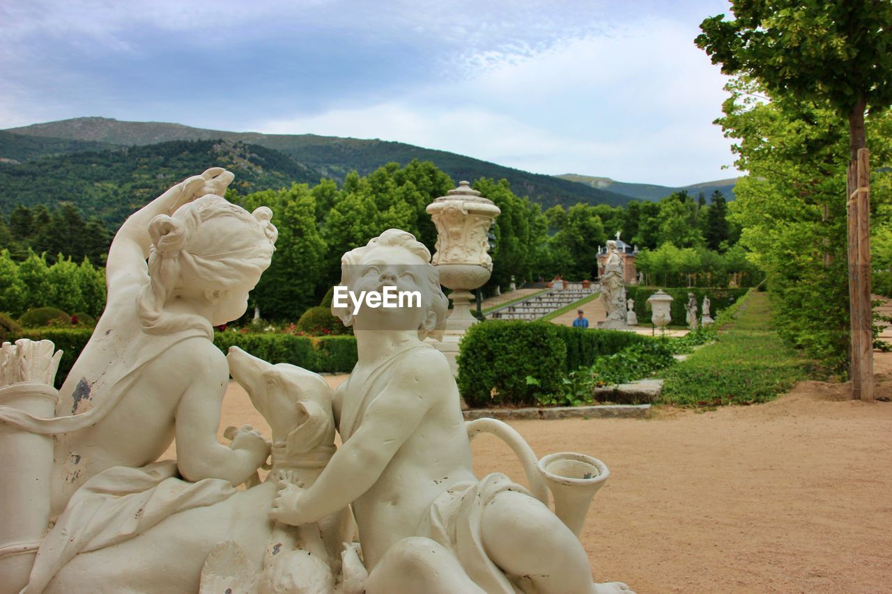 STATUE OF STATUES ON LANDSCAPE
