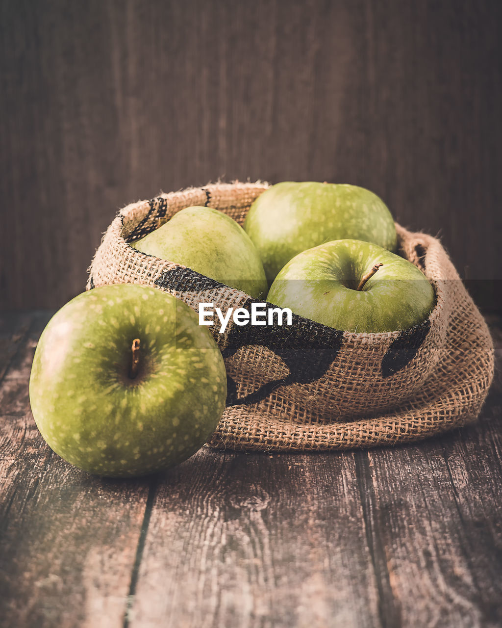 Still life apples rustikal on the wood table