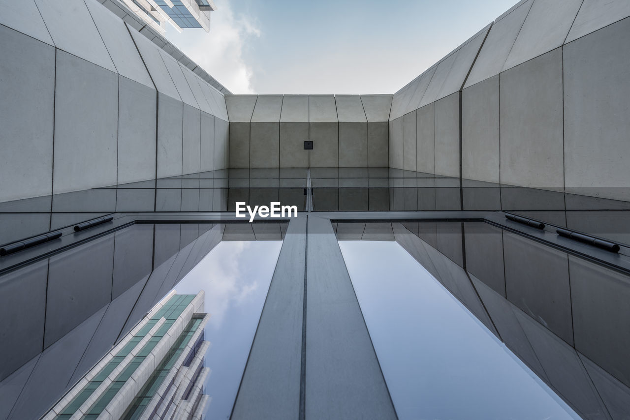 LOW ANGLE VIEW OF MODERN BUILDINGS AGAINST SKY