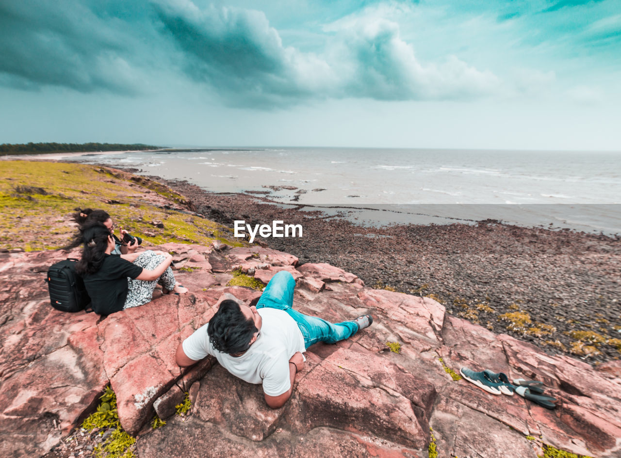 HIGH ANGLE VIEW OF ROCKS ON BEACH