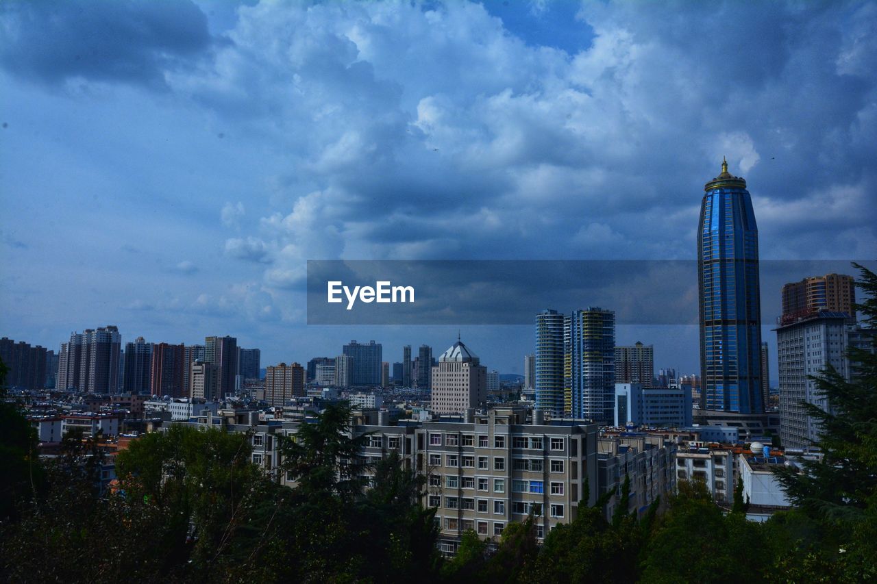 BUILDINGS AGAINST SKY IN CITY