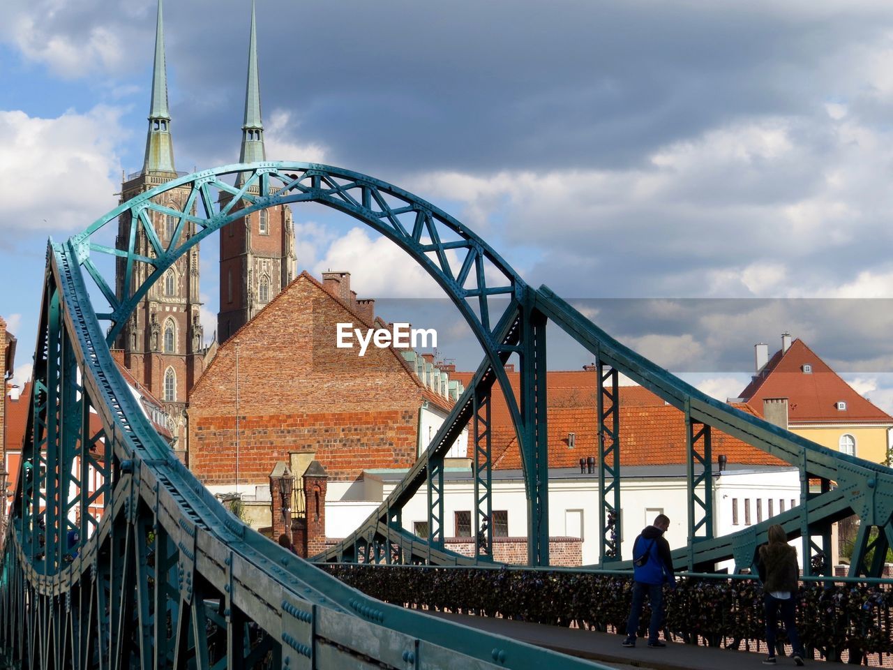 PEOPLE AGAINST BRIDGE AGAINST SKY