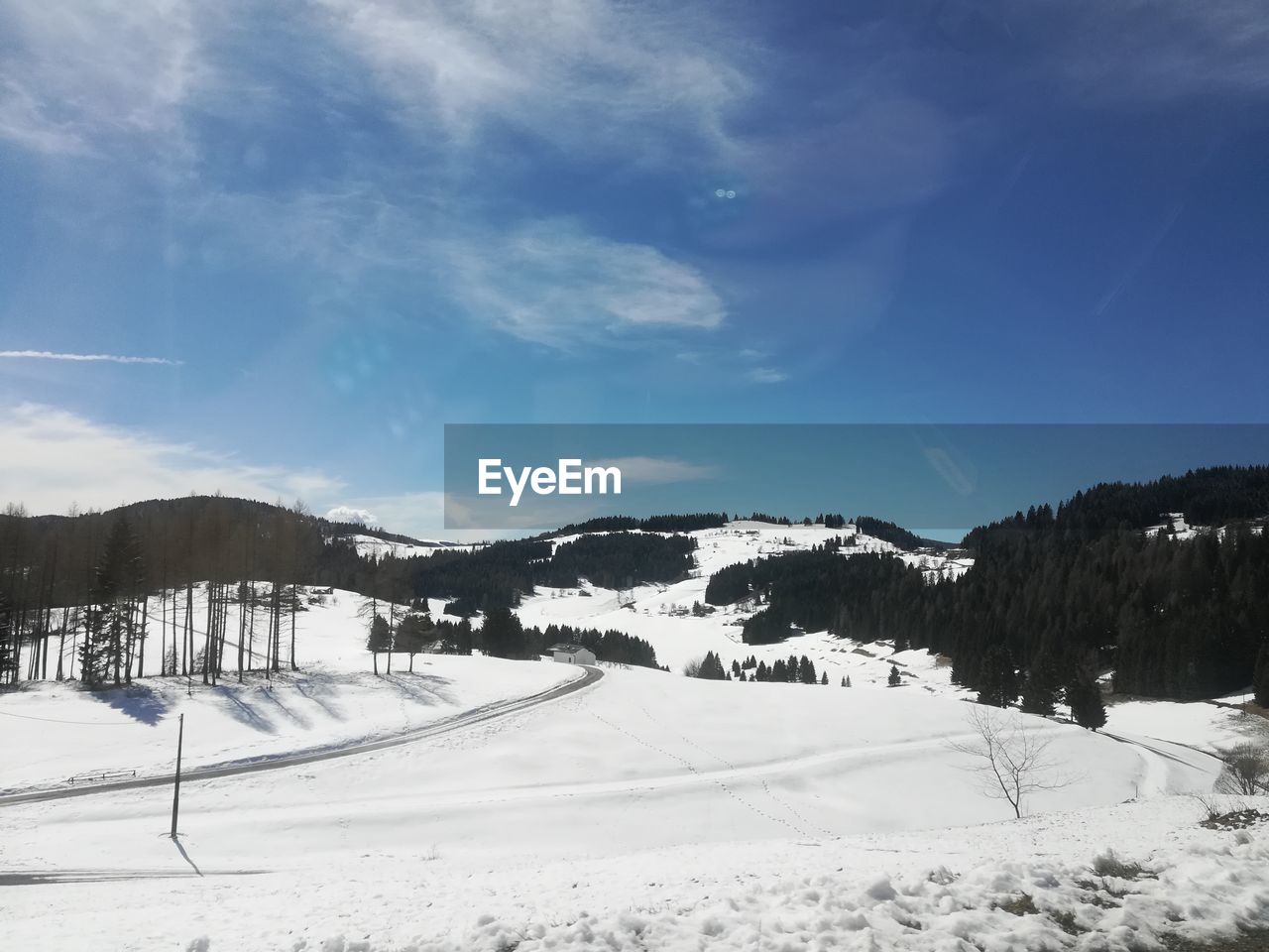 SCENIC VIEW OF SNOW COVERED LANDSCAPE AGAINST SKY