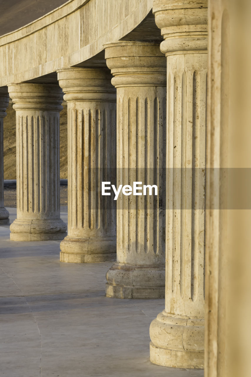 VIEW OF COLUMNS IN BUILDING