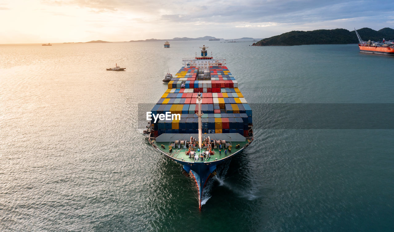 HIGH ANGLE VIEW OF SHIP ON SEA AGAINST SKY