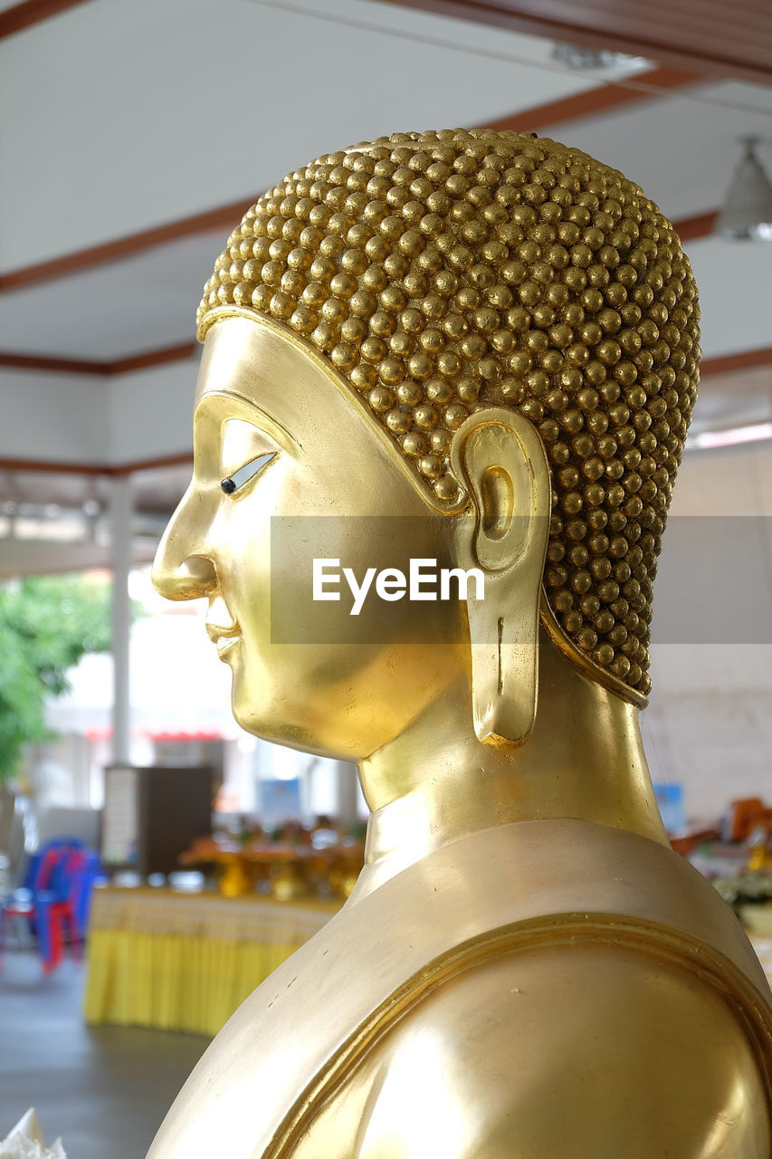 CLOSE-UP OF STATUE OF BUDDHA