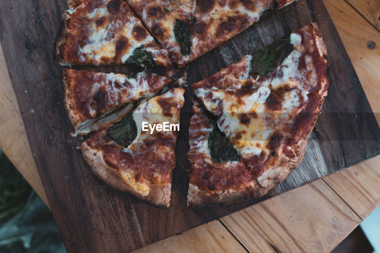 CLOSE-UP OF PIZZA ON TABLE