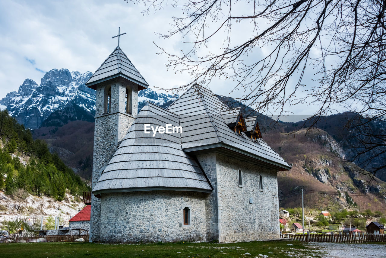 Kisha e thethit, albania