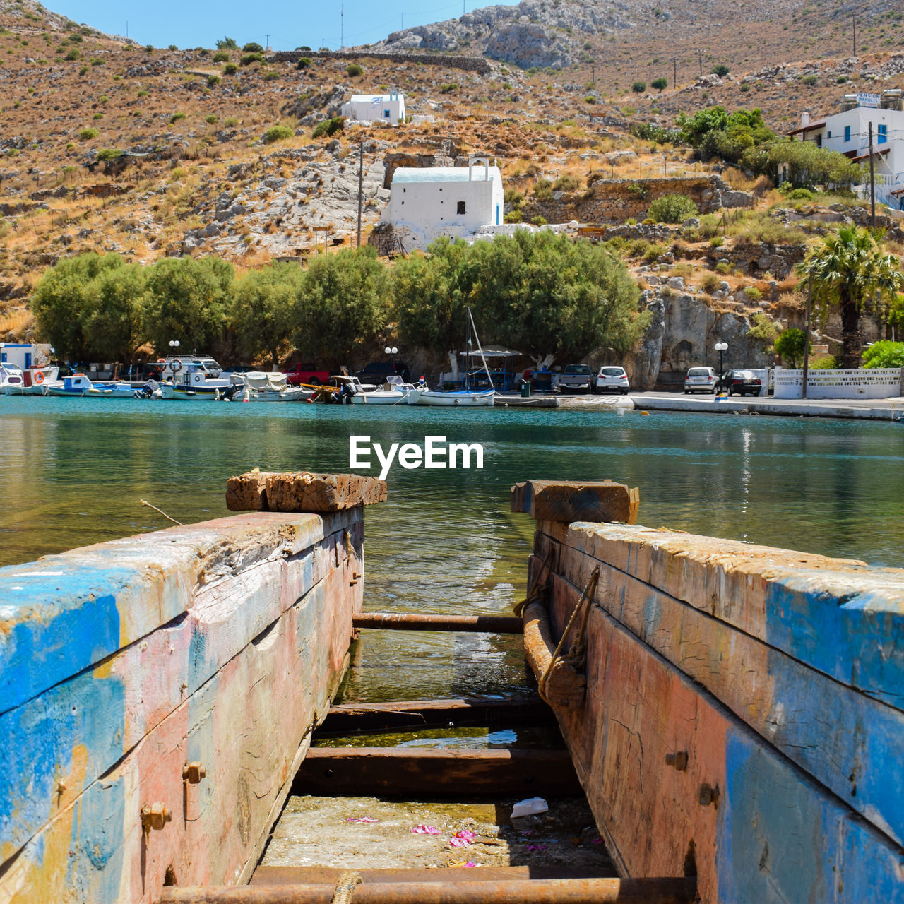 VIEW OF HOUSES AT LAKE