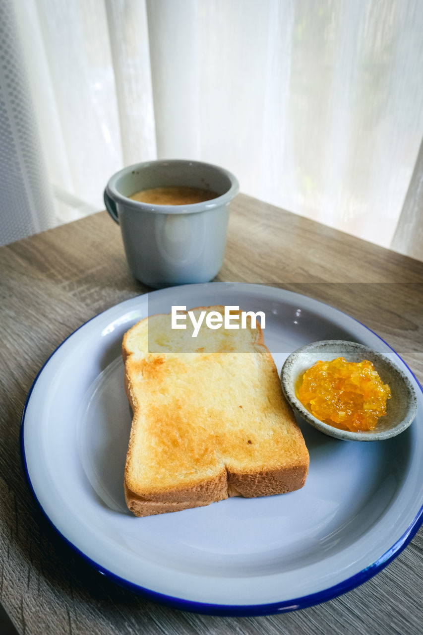 HIGH ANGLE VIEW OF BREAKFAST