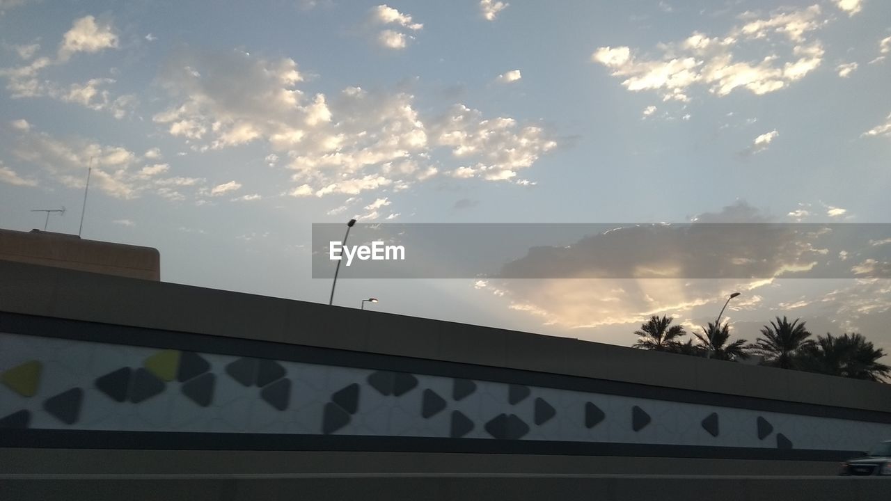 LOW ANGLE VIEW OF BUILDING AGAINST CLOUDY SKY