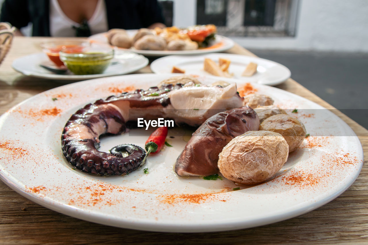 CLOSE-UP OF FOOD SERVED ON TABLE