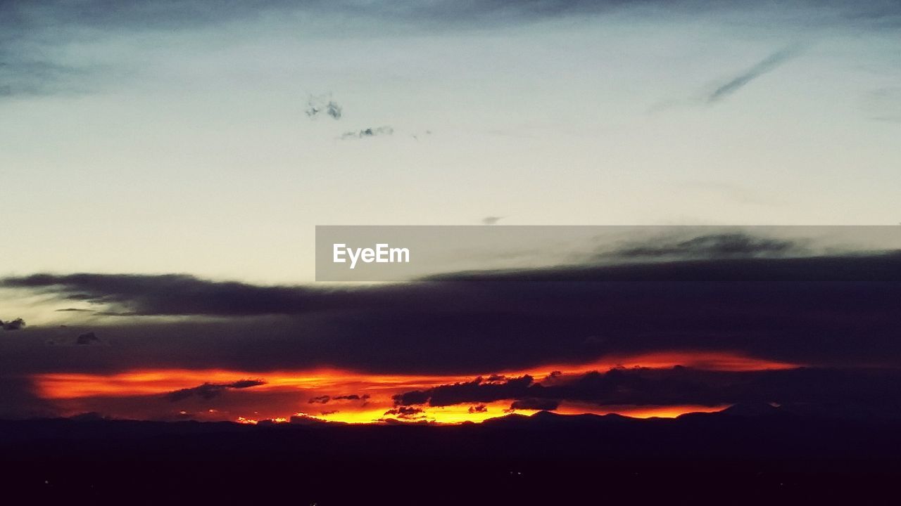 SCENIC VIEW OF SILHOUETTE MOUNTAINS AGAINST SKY