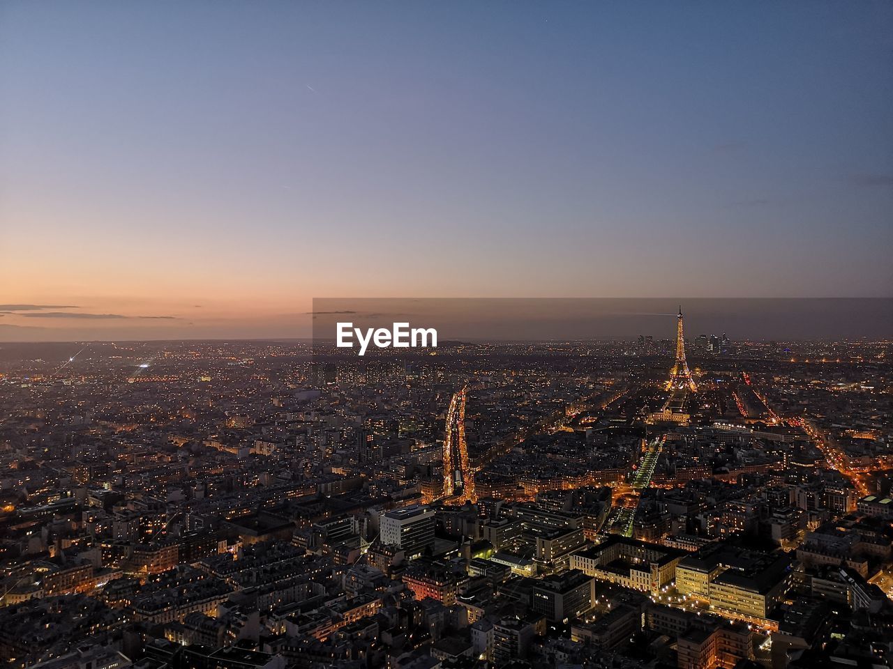 AERIAL VIEW OF BUILDINGS IN CITY