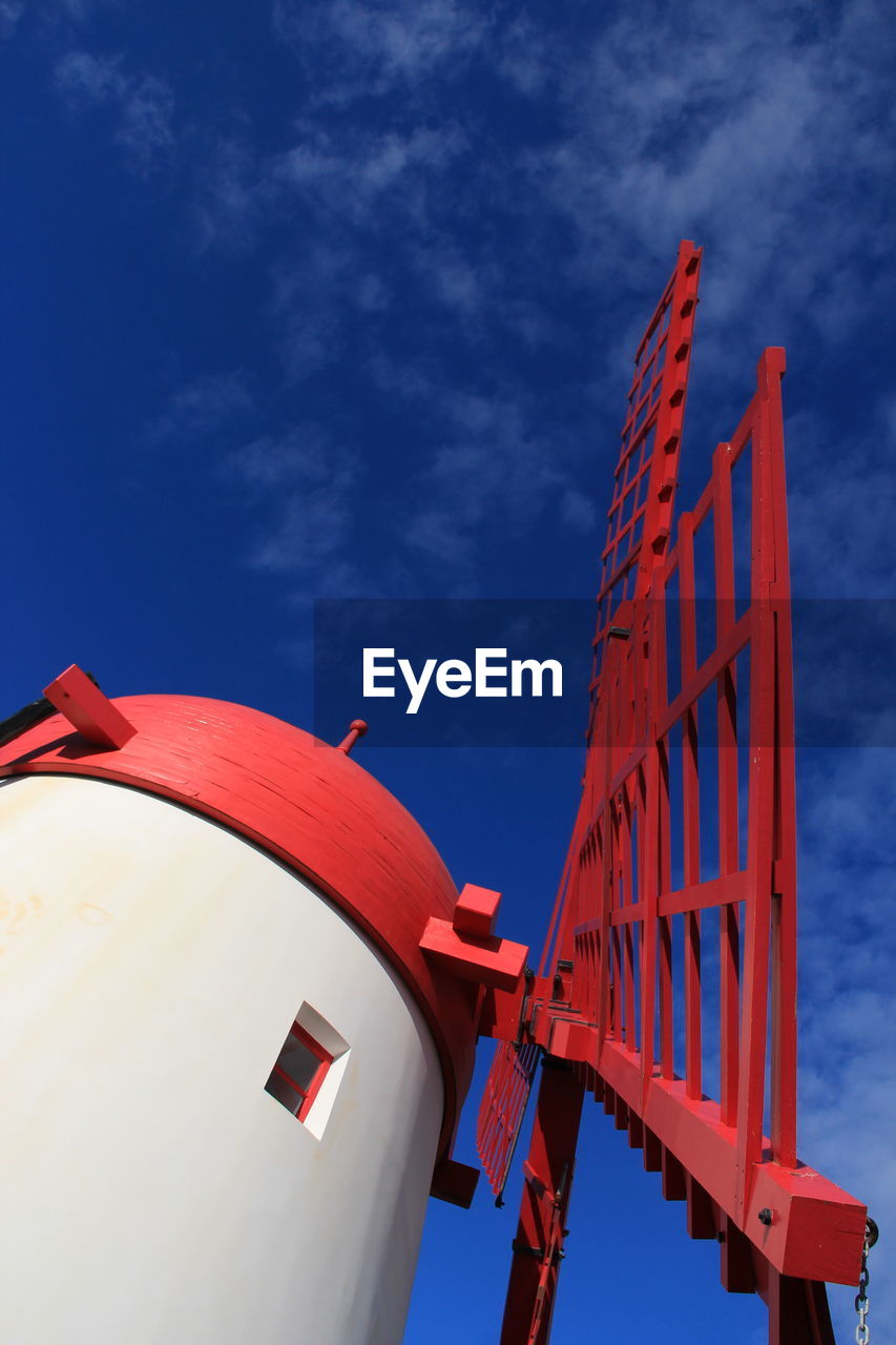 LOW ANGLE VIEW OF RED CRANE AGAINST SKY