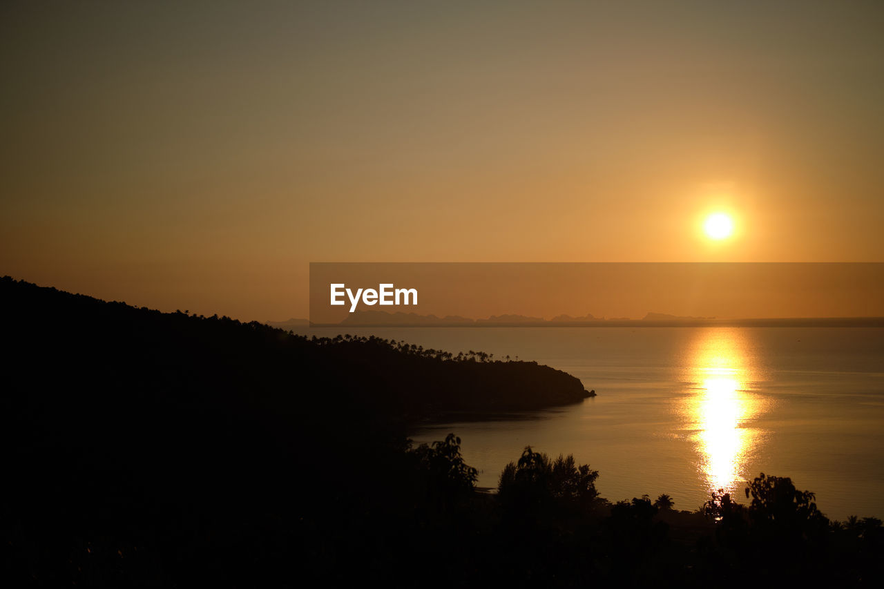 SCENIC VIEW OF SUNSET OVER SEA