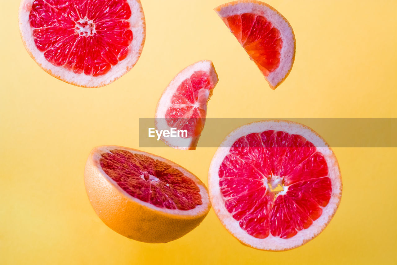 CLOSE-UP OF STRAWBERRIES