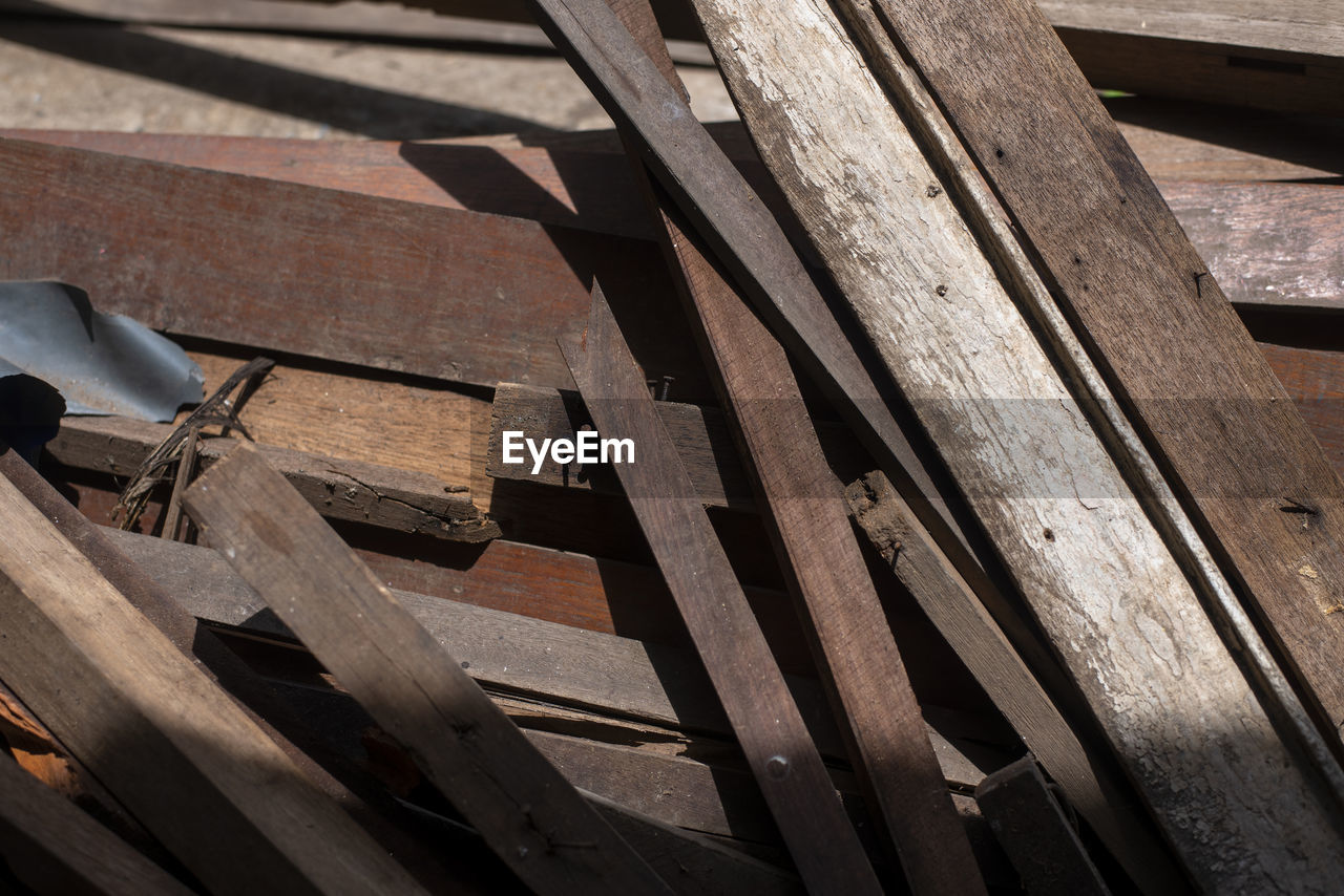 HIGH ANGLE VIEW OF METALLIC ROOF