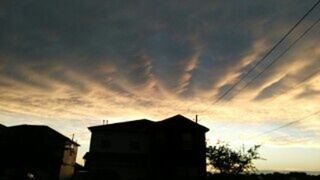 LOW ANGLE VIEW OF BUILDINGS AGAINST SKY