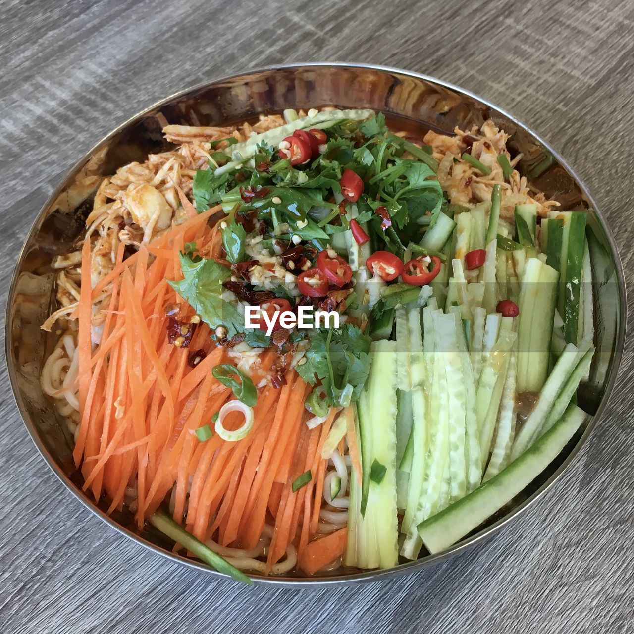 HIGH ANGLE VIEW OF VEGETABLES IN BOWL