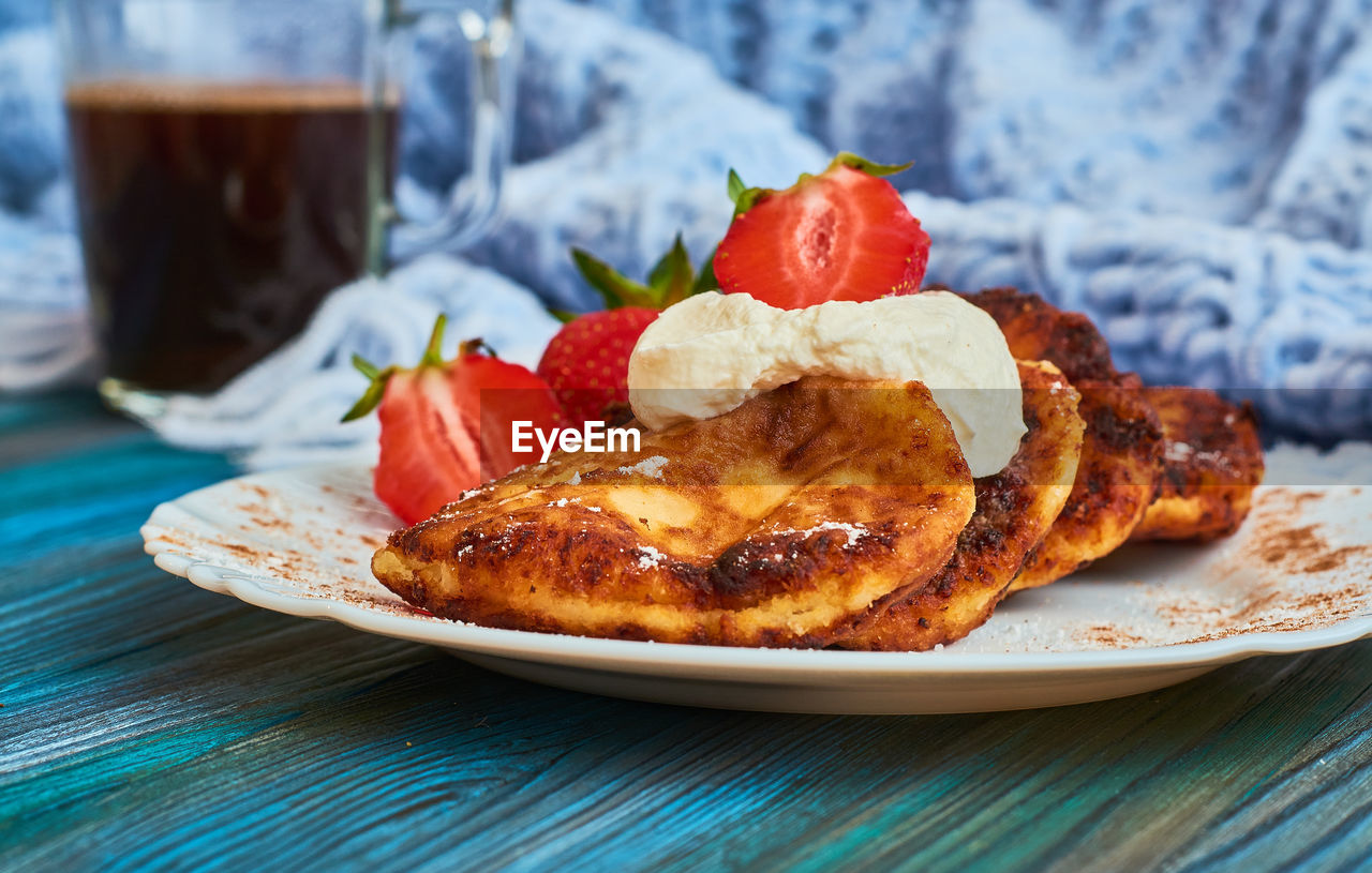 CLOSE-UP OF BREAKFAST ON PLATE