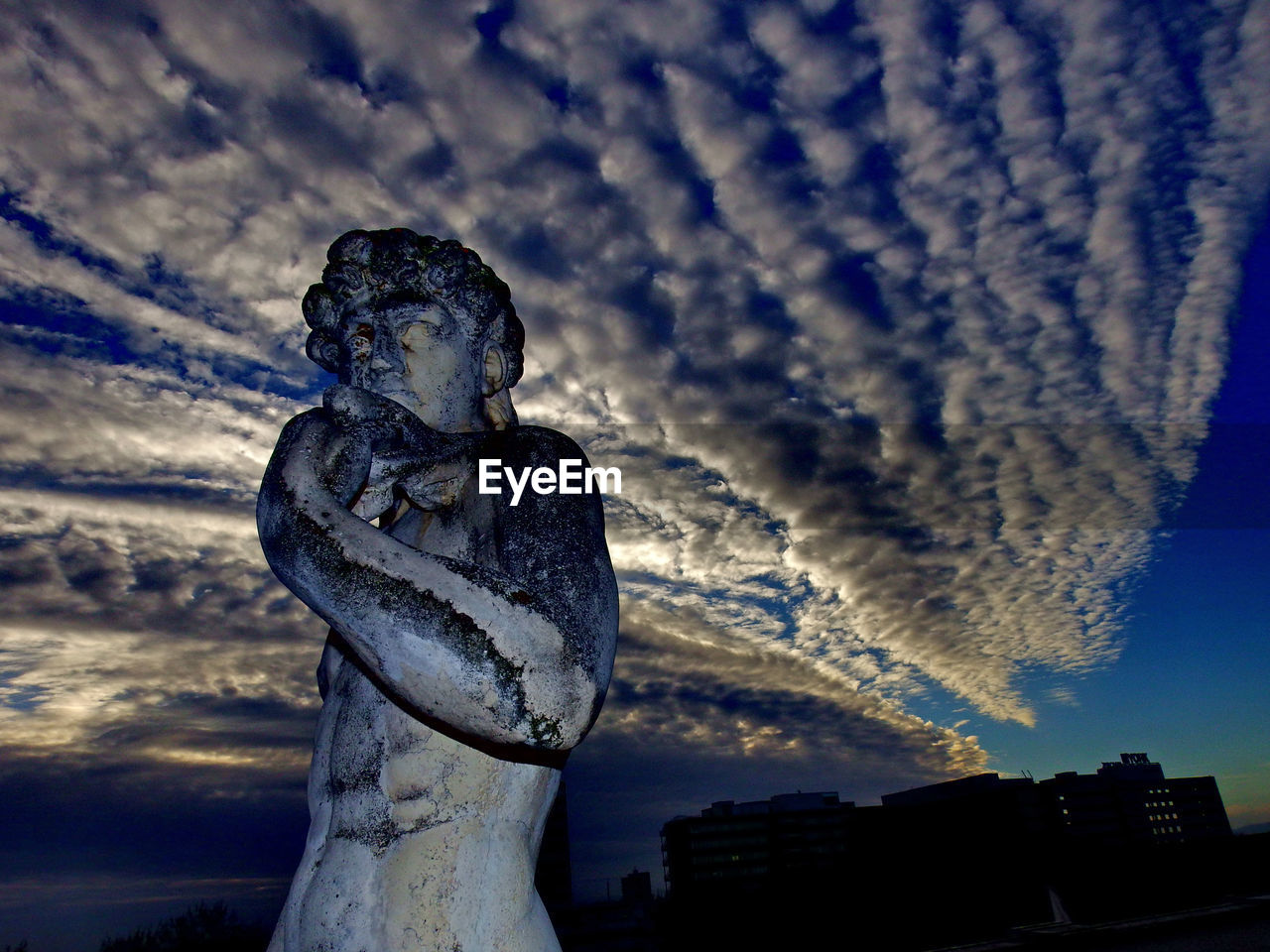 LOW ANGLE VIEW OF CLOUDY SKY AT SUNSET