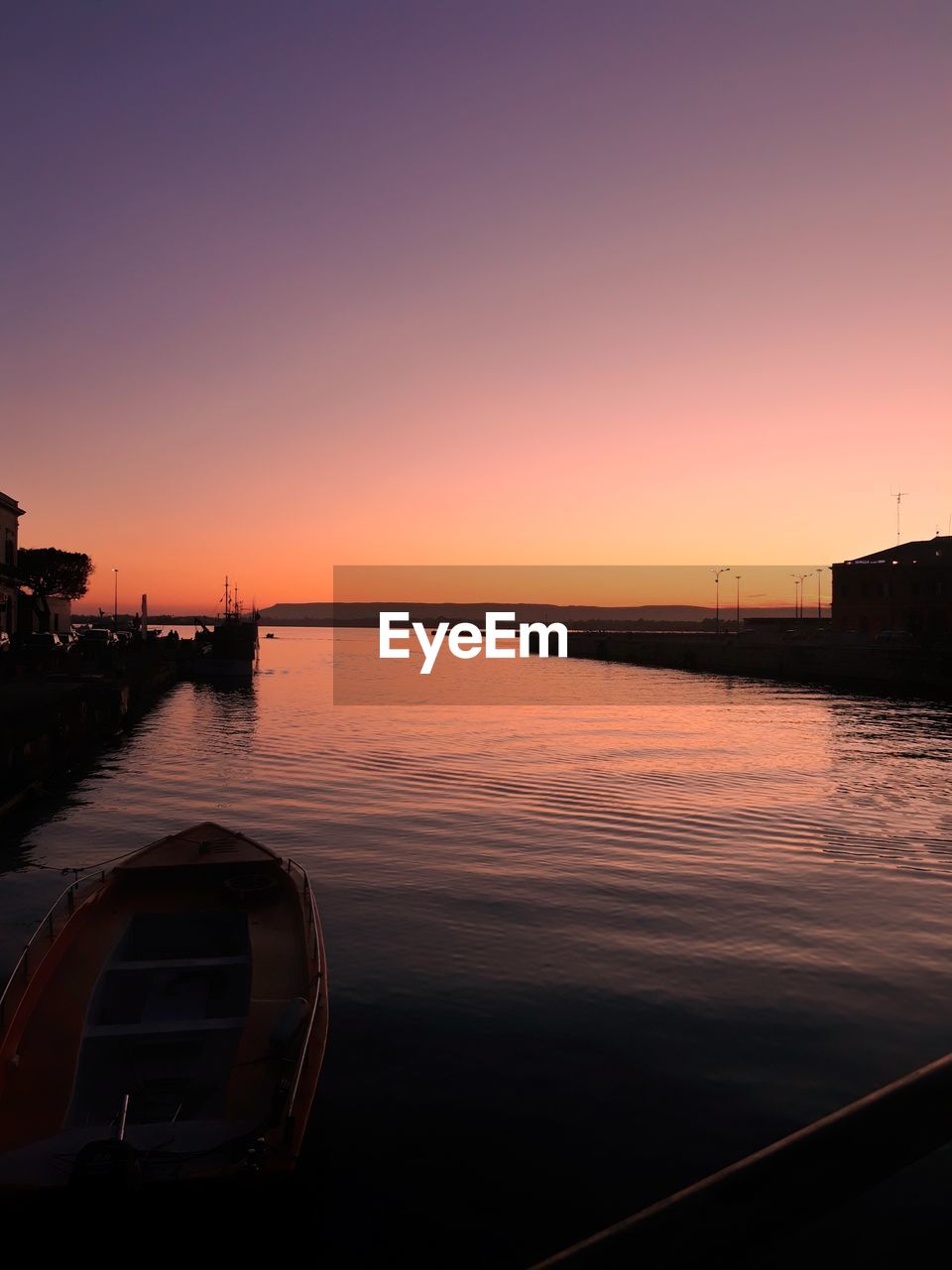 VIEW OF SEA AGAINST SKY DURING SUNSET