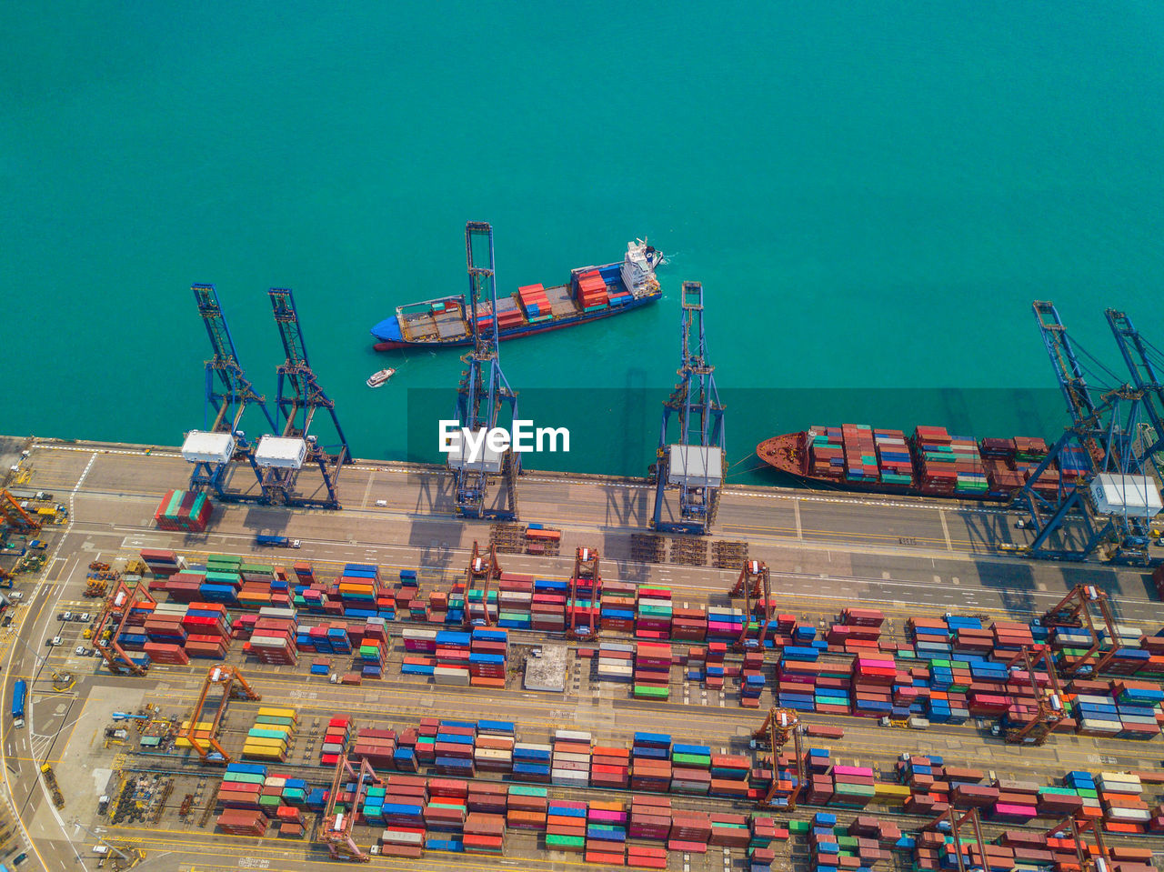 HIGH ANGLE VIEW OF COMMERCIAL DOCK BY SEA