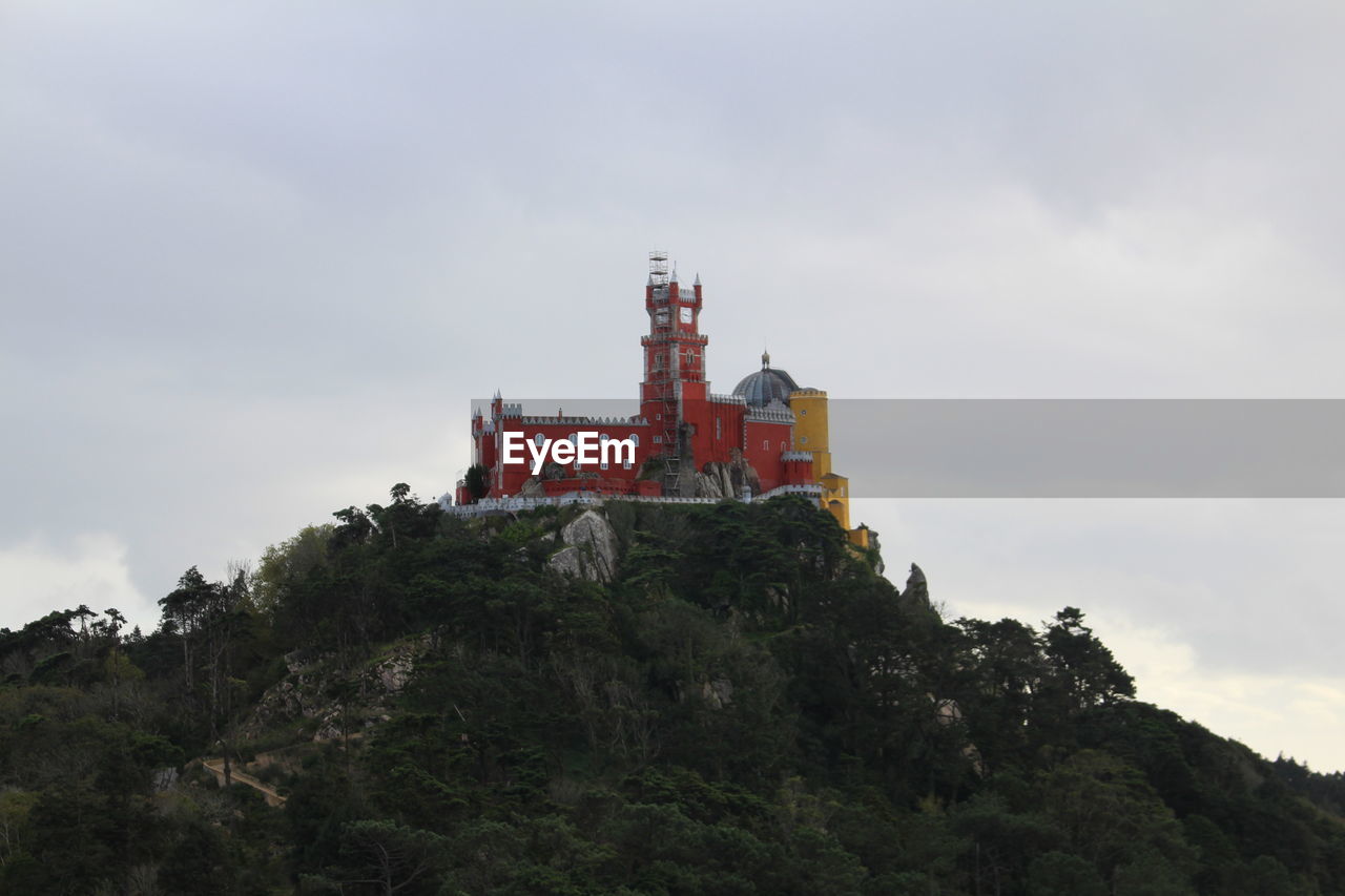 LOW ANGLE VIEW OF CASTLE AGAINST SKY